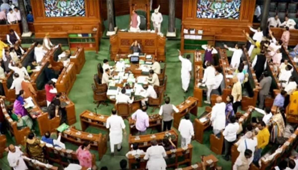 हंगामे के कारण लोकसभा की कार्यवाही दो बजे तक स्थगित